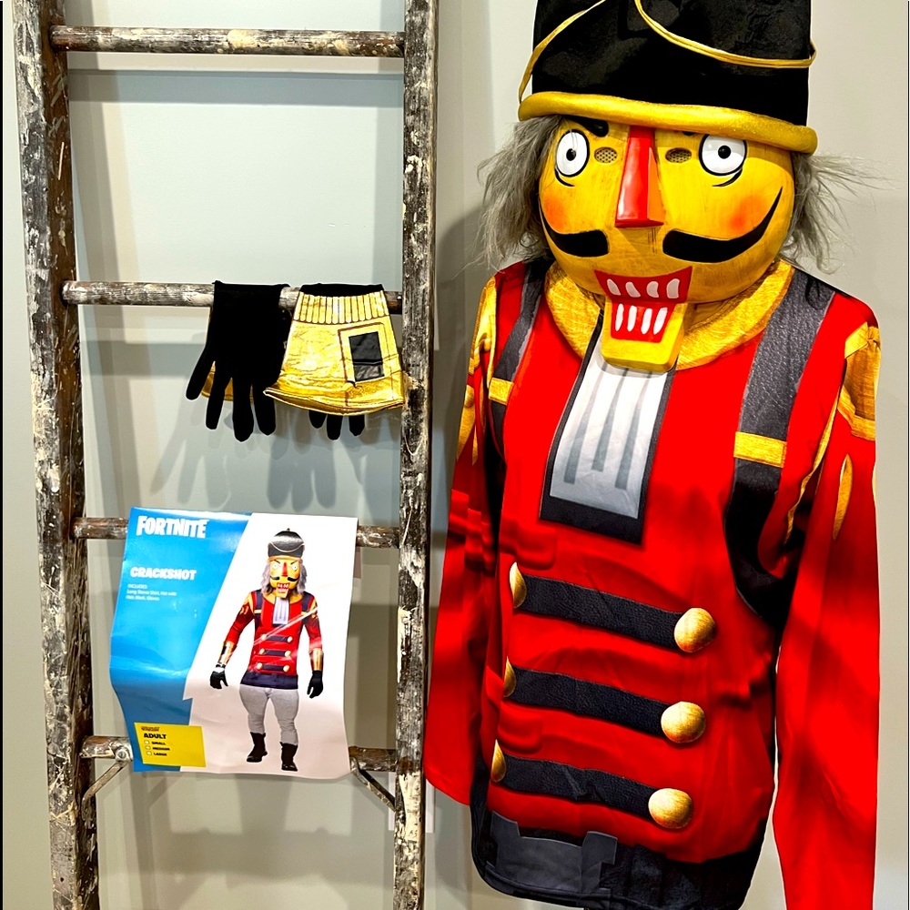 Fortnite Crackshot costume